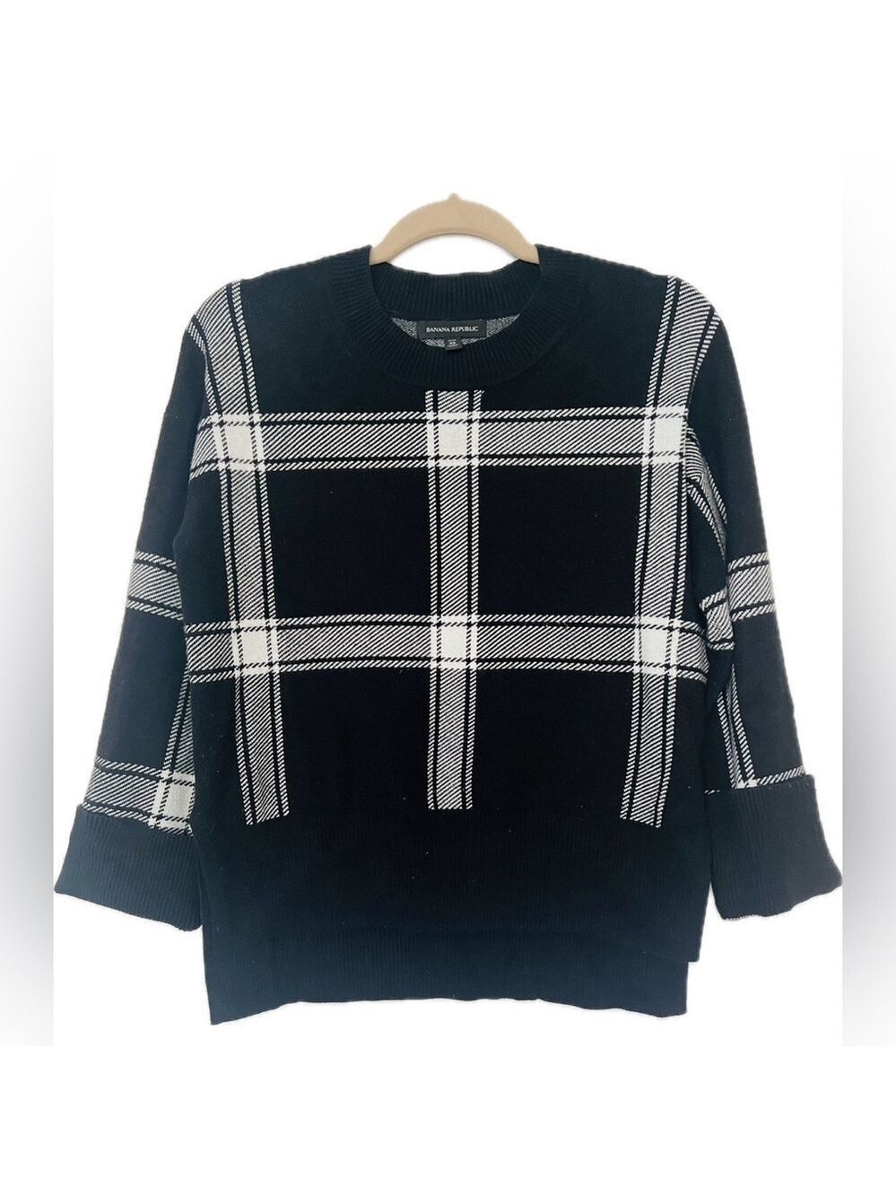 Womens Banana Republic Black and White Plaid Hi Low Cut Sweater. Size XS